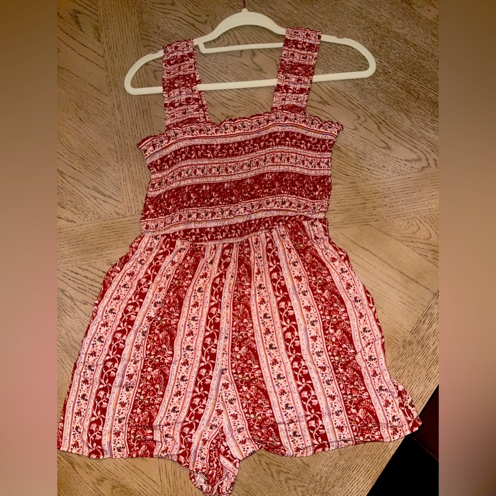 Wide strap, floral romper